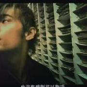 她的睫毛