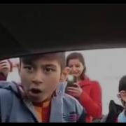 Парень Изображает Сирену Полиции